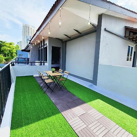 Gurney Coast Guest House By Sky Hive George Town Exterior photo
